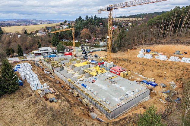 Podlaží garáží roste 02/2026